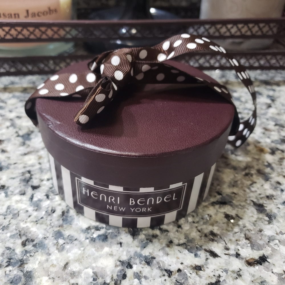Henri bendel Mini hat box
